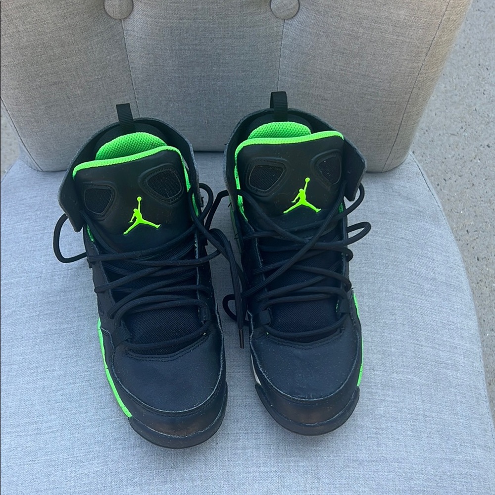 Jordan Black and Green Sneakers Athletic Design Size 5Y